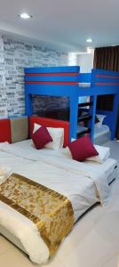 Riverbank Suites 805