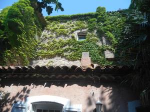 Sejours chez l'habitant Logis de La Meschaussee, dans donjon du XIe siecle : photos des chambres