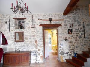 Logis de La Meschaussée, dans donjon du XIe siècle