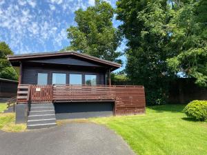 Conifer Lodge 25 with Hot Tub