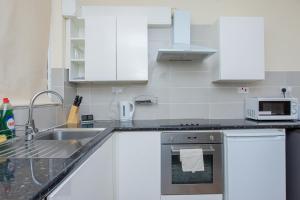 Evergreen Apartments- Flat 1, London