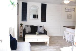 Cozy Beachside Cottage Studio