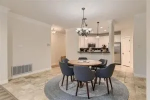 Captivating 4BR Haven with Park View near DT - West Lake Hills