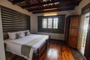 Misty Courtyard Resort