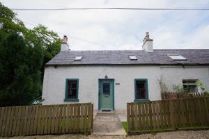 Tig Cottage - a rural, quirky, pet friendly 2 bedroom cottage near Ballantrae