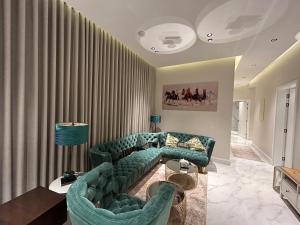 شقة فاخرة ٣ غرف نوم وصالة