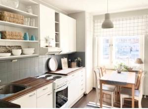 Tilava ydinkeskustakaksio ilmaisella lämmitys-tolpallisella autopaikalla