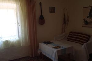 Unique 100 y old Dalmatian 3 bedrooms House, under mountain, 14km NP KRKA,30 mins drive to beach