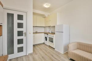 Delta Planet budget flat 2 guests