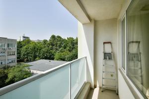 Delta Planet budget flat 2 guests