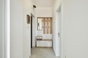 Delta Planet budget flat 2 guests