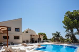 Angels Villa - 8-Bedroom Estate Ideal for Groups & Families by etouri