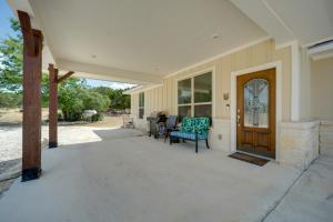 Hill Country Casita with Patio 13 Mi to Dtwn Boerne