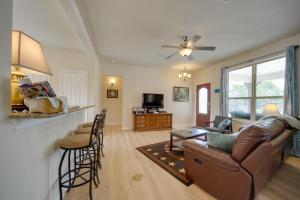 Hill Country Casita with Patio 13 Mi to Dtwn Boerne