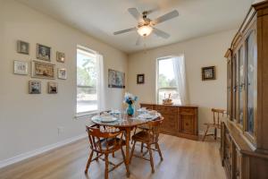 Hill Country Casita with Patio 13 Mi to Dtwn Boerne