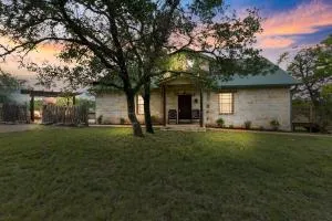 Luxury Home with Fire Pit & Hill Country Views - Grapetown
