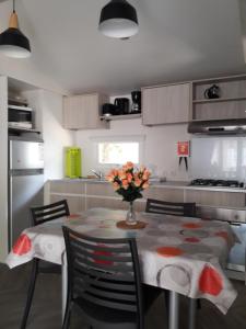 Appartements SUPERBE MOBIL HOME 6 Pers 300m de la mer : photos des chambres