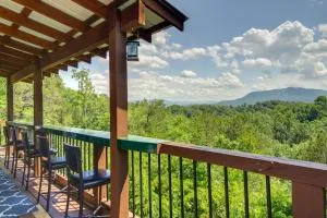 Sevierville Cabin with Hot Tub and Mountain-View Deck - Pleasant Hill