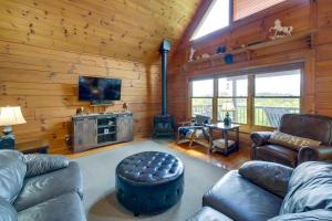 Sevierville Cabin with Hot Tub and Mountain-View Deck