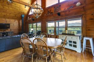 Sevierville Cabin with Hot Tub and Mountain-View Deck