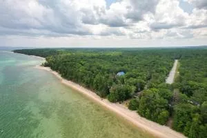 Enchanted Lake Huron Cottage with Beach Access! - Onaway