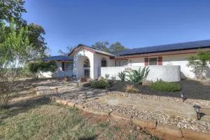 Casa Bonita: Scenic Hill Country Views! - Morris Ranch