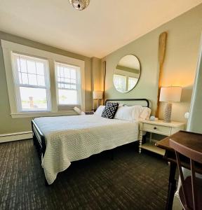 Deluxe Queen Room room in Gifford House