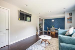 Relax in a 2 bed 2 bath Haven Near Cascade