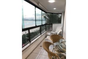 Apto Almeida e Moraes Frente Mar Meia Praia