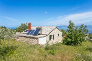 Secluded house with a parking space Supetar, Brac - 17330