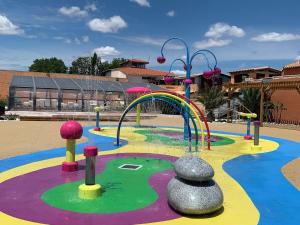 Maisons de vacances Charming relaxation area, swimming pool and games, fun for young and old : photos des chambres