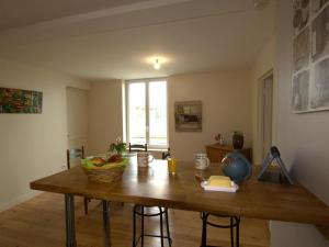 Appartements Appartement Chazelles-sur-Lyon, 2 pieces, 2 personnes - FR-1-496-298 : photos des chambres