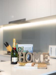 Valley Centre Stylish Boutique 2B Apt w Pool