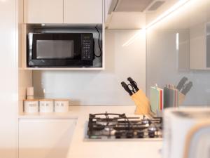 Valley Centre Stylish Boutique 2B Apt w Pool