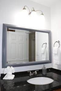 Hidden Ruby-Apartment with Kitchen and Laundry