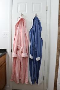 Hidden Ruby-Apartment with Kitchen and Laundry