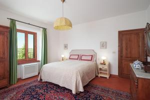 Ten-Bedroom Villa