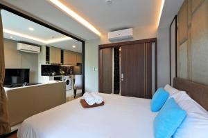 Sea View 1-BR 36 m2 Panora Surin by Holy Cow