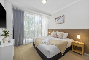Surfers Paradise Central Chevron Apartment Sleeps 8 - Optimise BNB