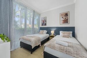 Surfers Paradise Central Chevron Apartment Sleeps 8 - Optimise BNB