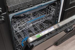 Wola Modern Apartment by BookingHost