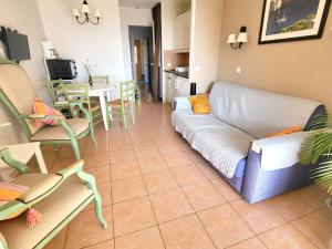 Appartements Appartement Six-Fours-les-Plages, 2 pieces, 4 personnes - FR-1-316-237 : photos des chambres