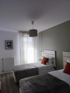 2 Appartements au Centre d'EVRY proches de PARIS : photos des chambres