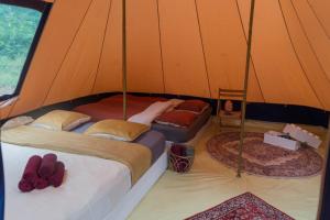 Tentes de luxe 2 Luxe tent bij La Ferme de l'aventure Ronnet : photos des chambres