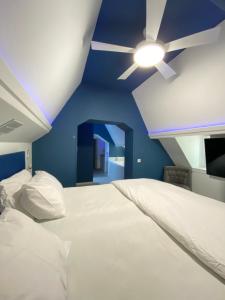 Charme rustique- piscine privée et jardin