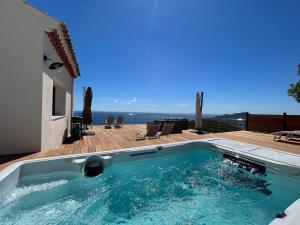 Villa 4 Etoiles vue sur les Iles dOr Carqueiranne Sea and Mountain Pleasure Villa vue mer 180