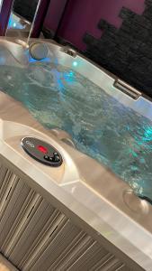 Douceur d’une nuit (studio avec jaccuzi privatif)