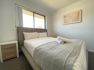 Edmondson Modern 4 Br House Quiet & Convenient