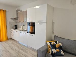 Villa Stella with pool and seaview