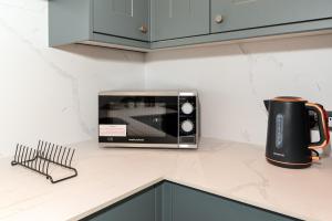 2-Bedroom Victorian Apartment in Kensington